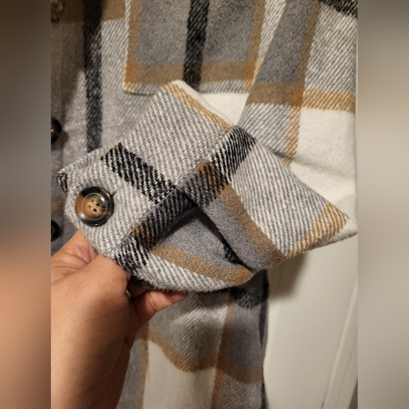 Shacket - Picture 4 of 4